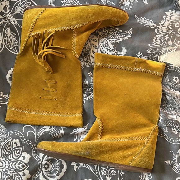 Mustard yellow suede moccasin booties - Picture 2 of 11